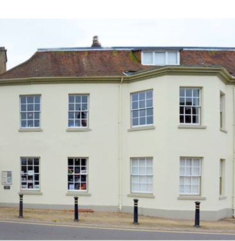 Pane in front elevation