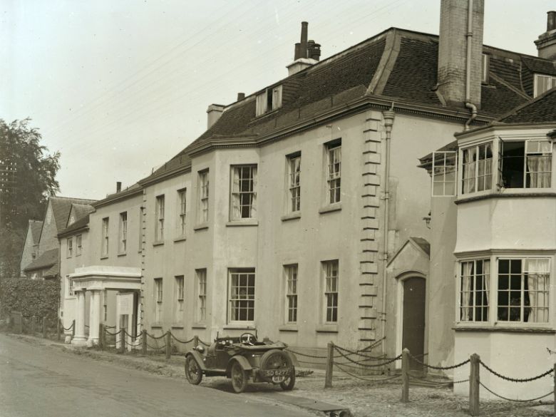 Old photo of Museum from 1920s